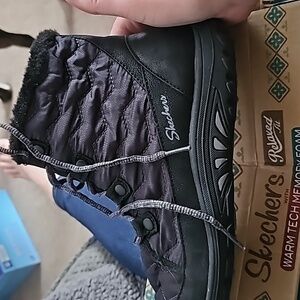 Sketchers Relax fit with warm tech memory support